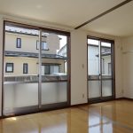 ＬＤＫと洋室をつなげて利用することが可能です。(内装)