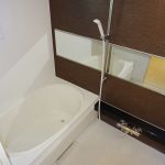 浴室乾燥暖房付きのバスルーム