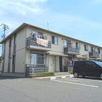 前面に遮蔽物が無く日当たりのいい建物です。(外観)