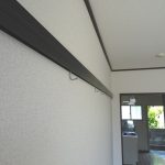 壁のハンガー掛け