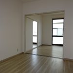 洋室2部屋開放的使用できます(内装)