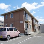 南向きで日当たり良い建物です。(外観)