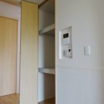 キッチン横の収納棚