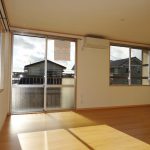 角部屋で開放感のある室内です。(内装)