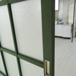 温かみがある塗装したサッシ