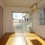 2面採光で明るい洋室(内装)