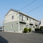 静かな住宅地に立地(外観)