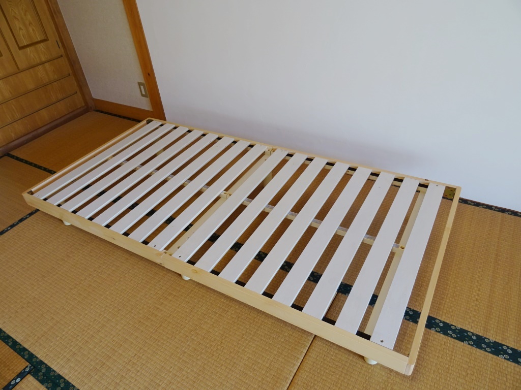 各部屋備え付けのベッド