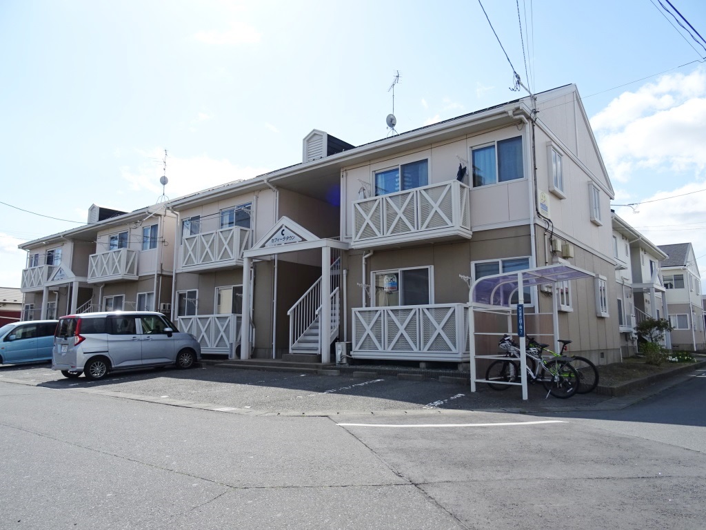 周辺は戸建が多い静かな住宅地です。(外観)