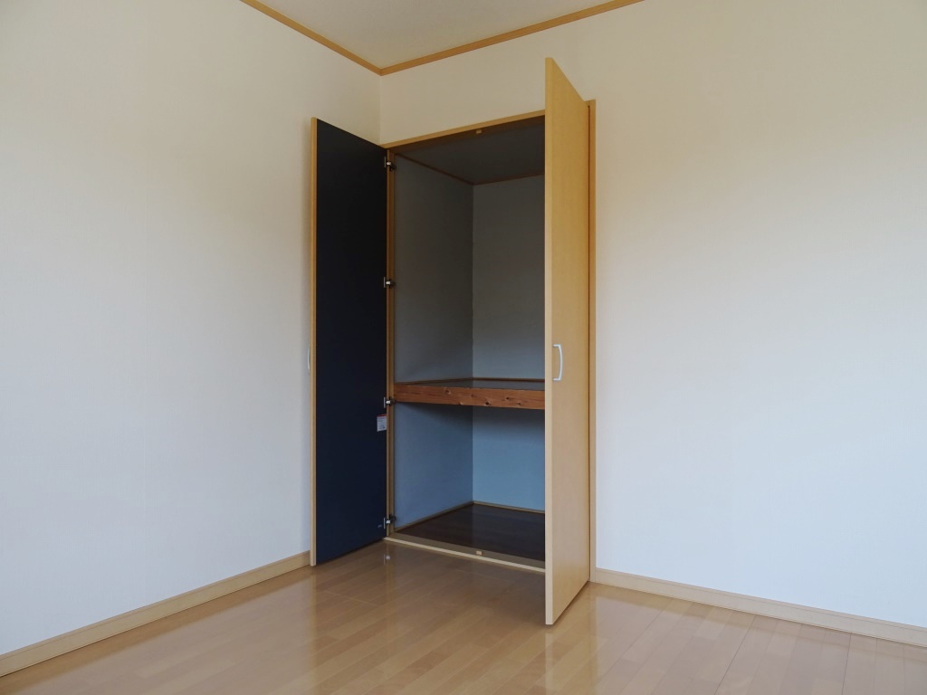 2階8.7帖洋室の収納