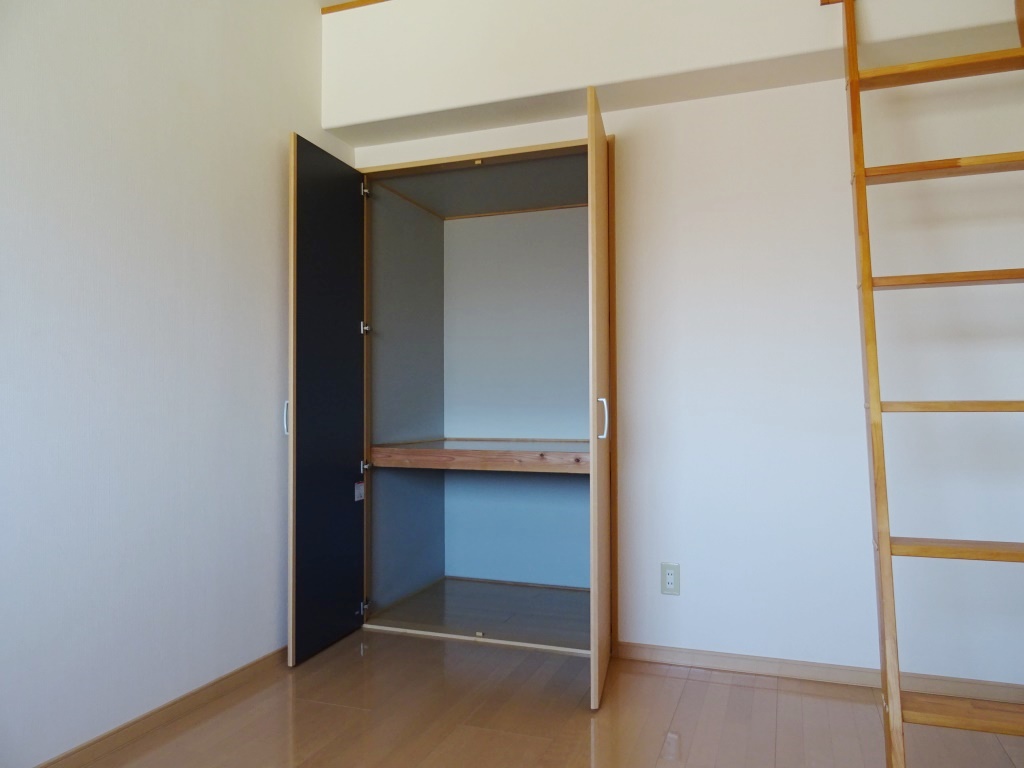 2階洋室6帖の収納