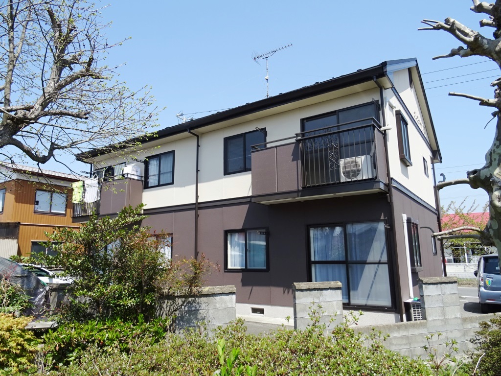 隣地が緑道で緑豊かです。(外観)