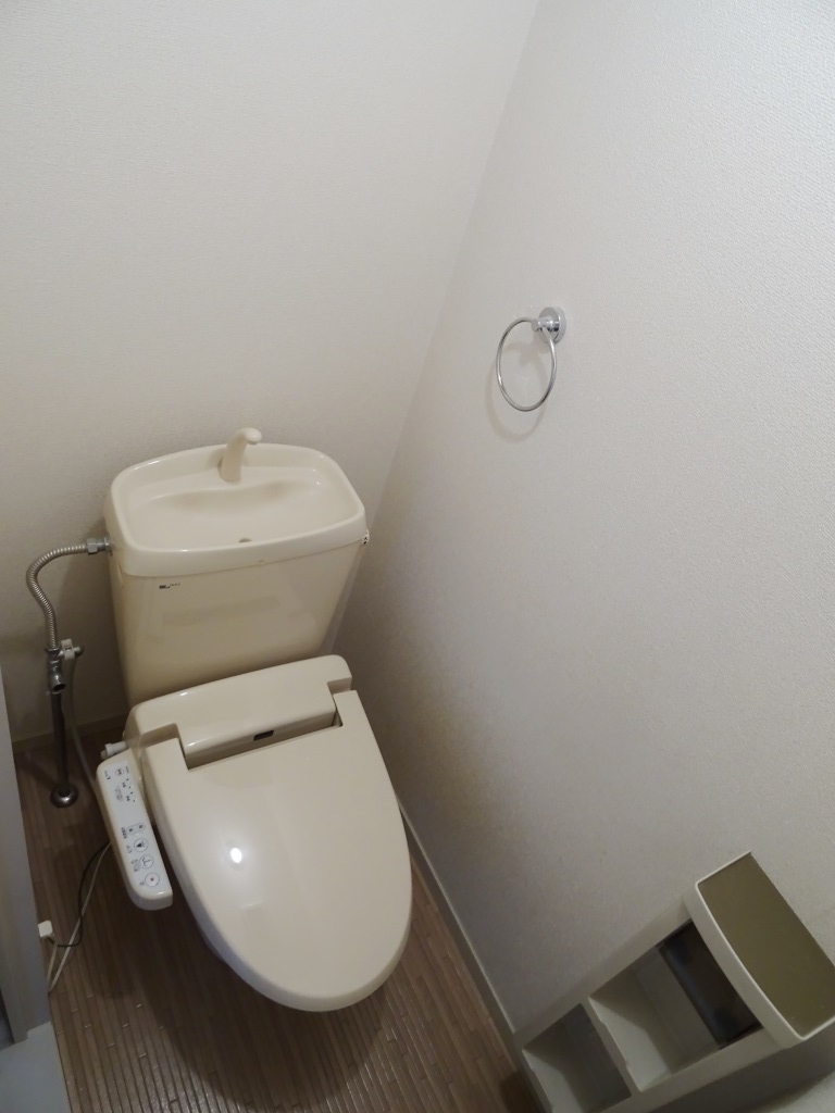 シャワー付きトイレ
