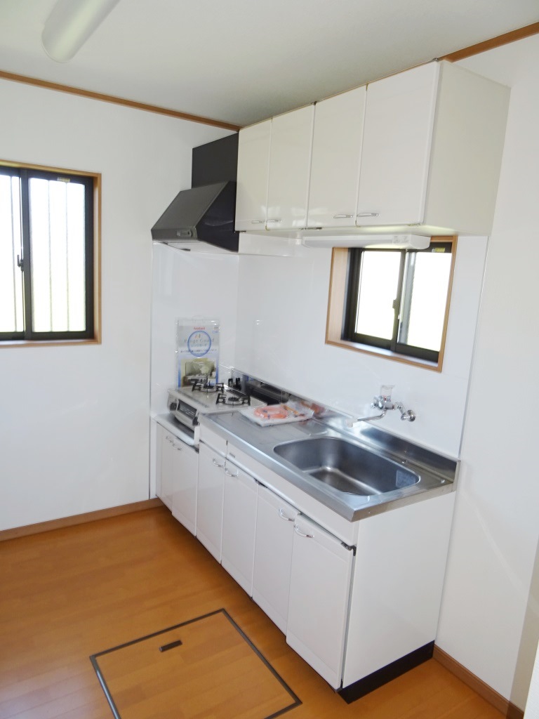 換気に最適な窓付きキッチン (キッチン)