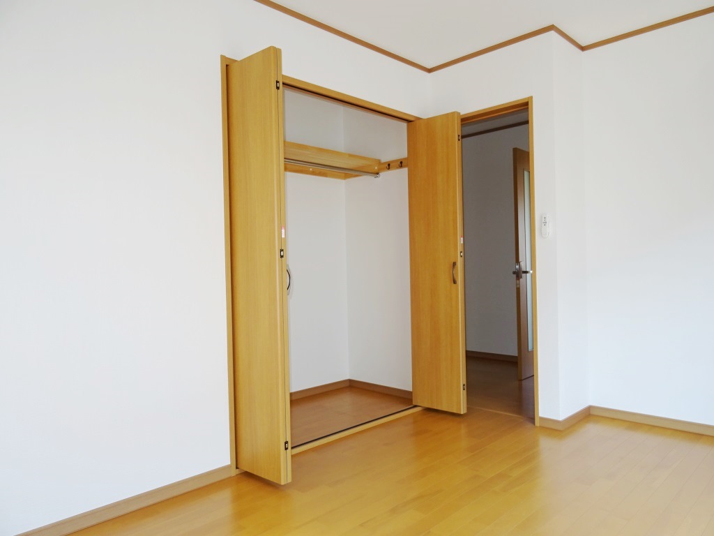 南側6帖洋室の収納 (内装)