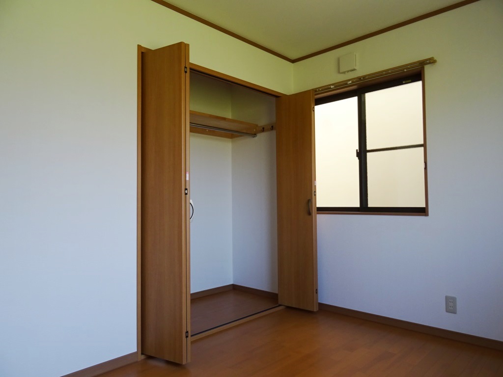 北側6帖洋室の収納 (内装)