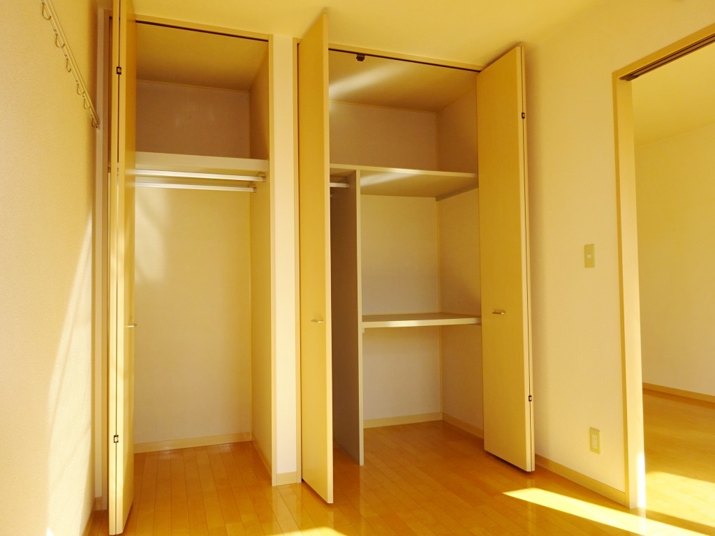 洋室5.1帖の収納