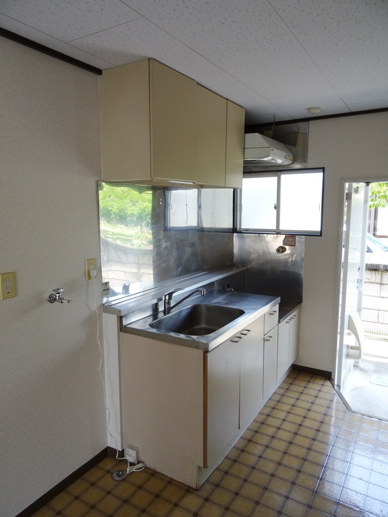 換気に最適な小窓付き (キッチン)
