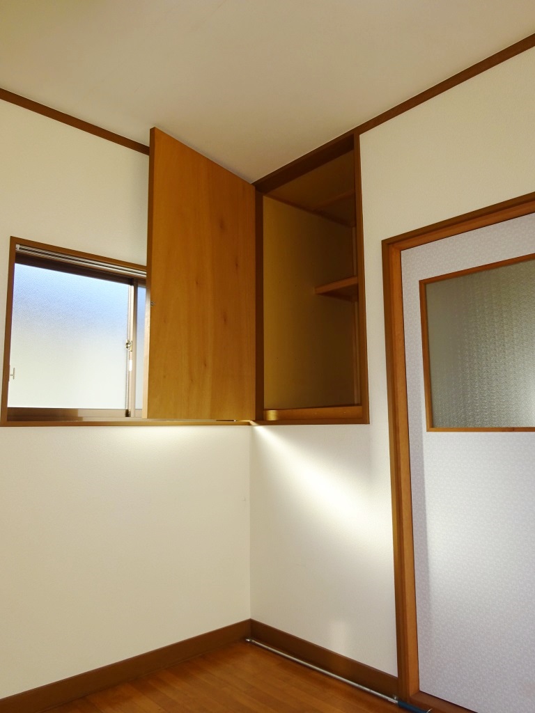 2階洋室9帖の階段上収納