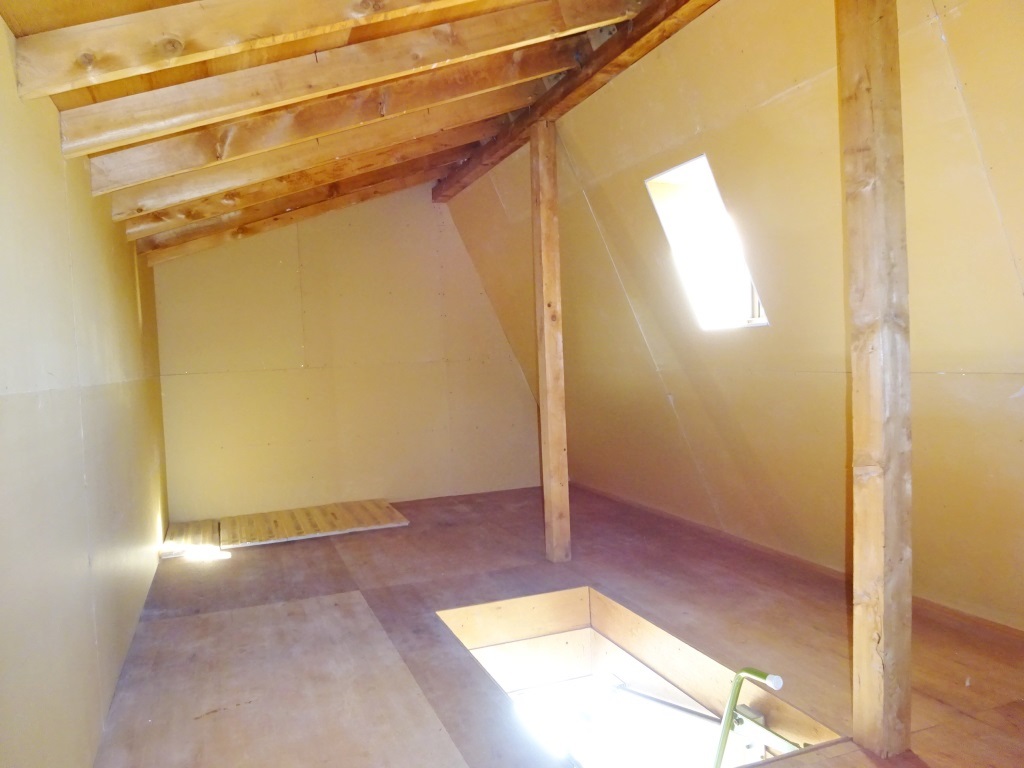 屋根裏部屋 (内装)