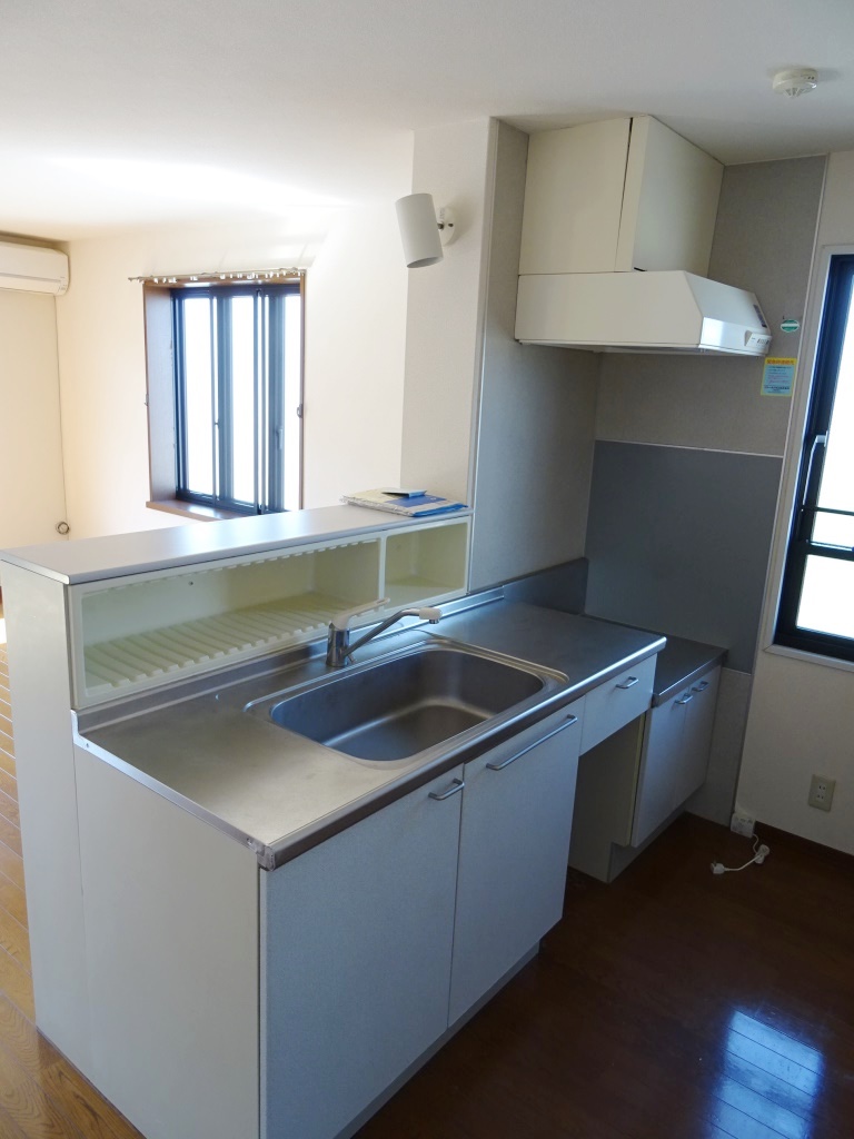 換気に最適な窓がキッチンにございます。