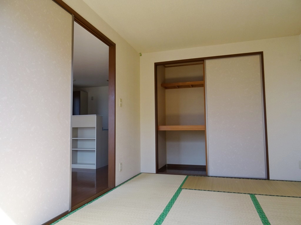 南側の和室 (内装)