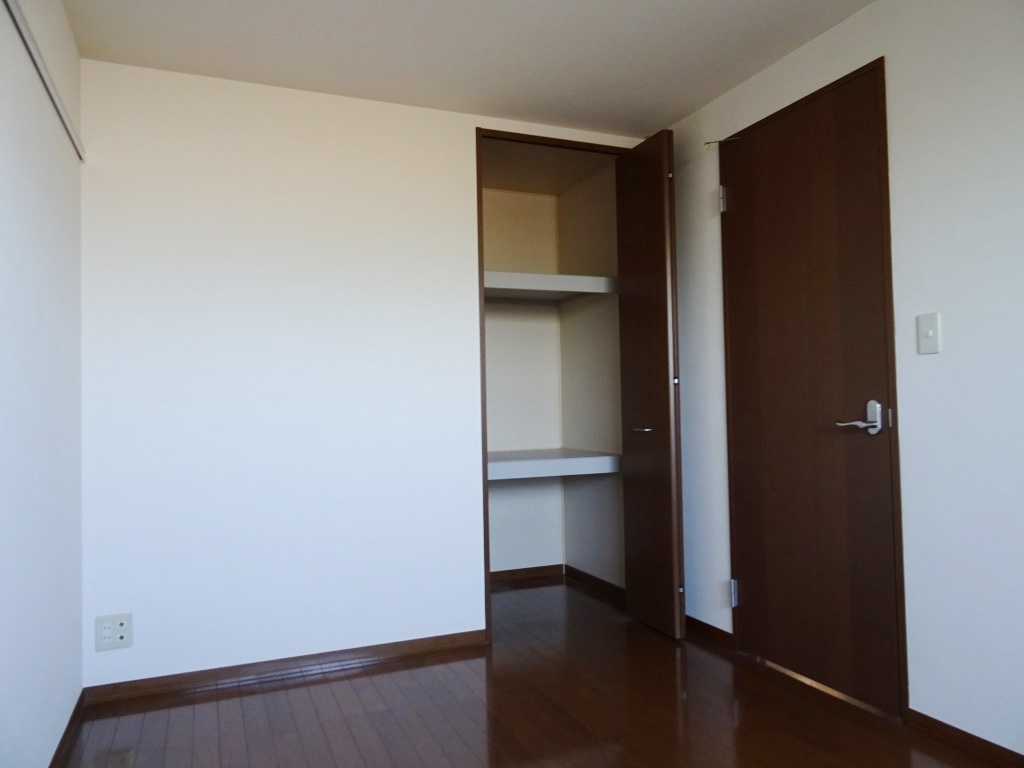 北側の洋室の収納