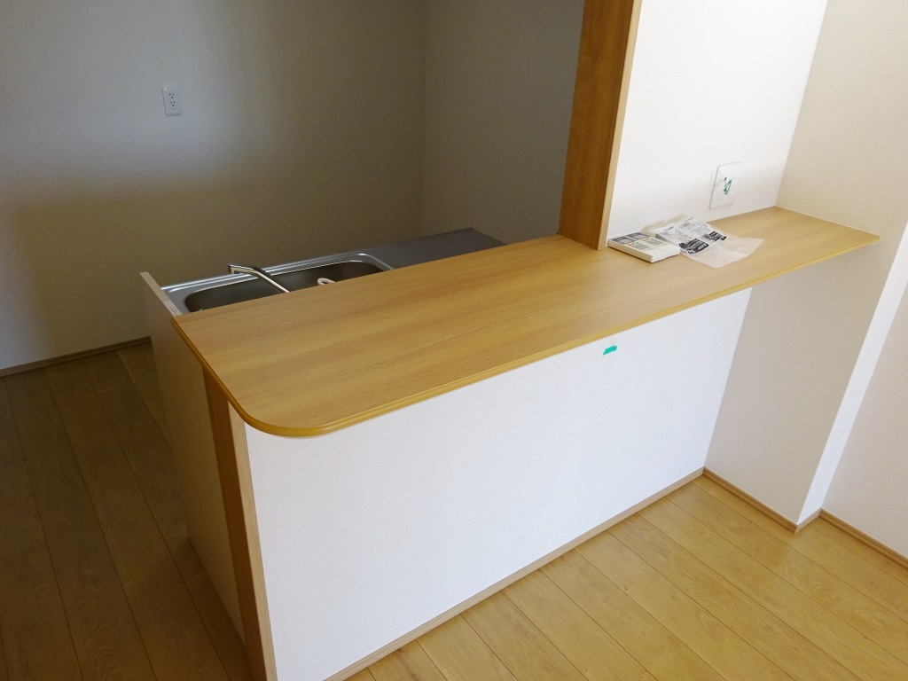 カウンターキッチン（写真はA102号） (キッチン)