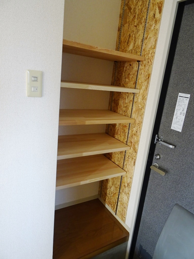 玄関前の棚シューズBOXに