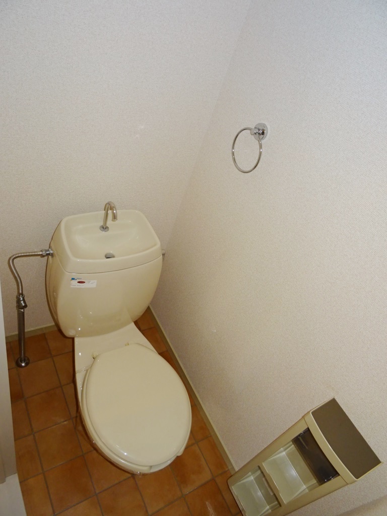 トイレ（後日シャワー付きトイレに工事）