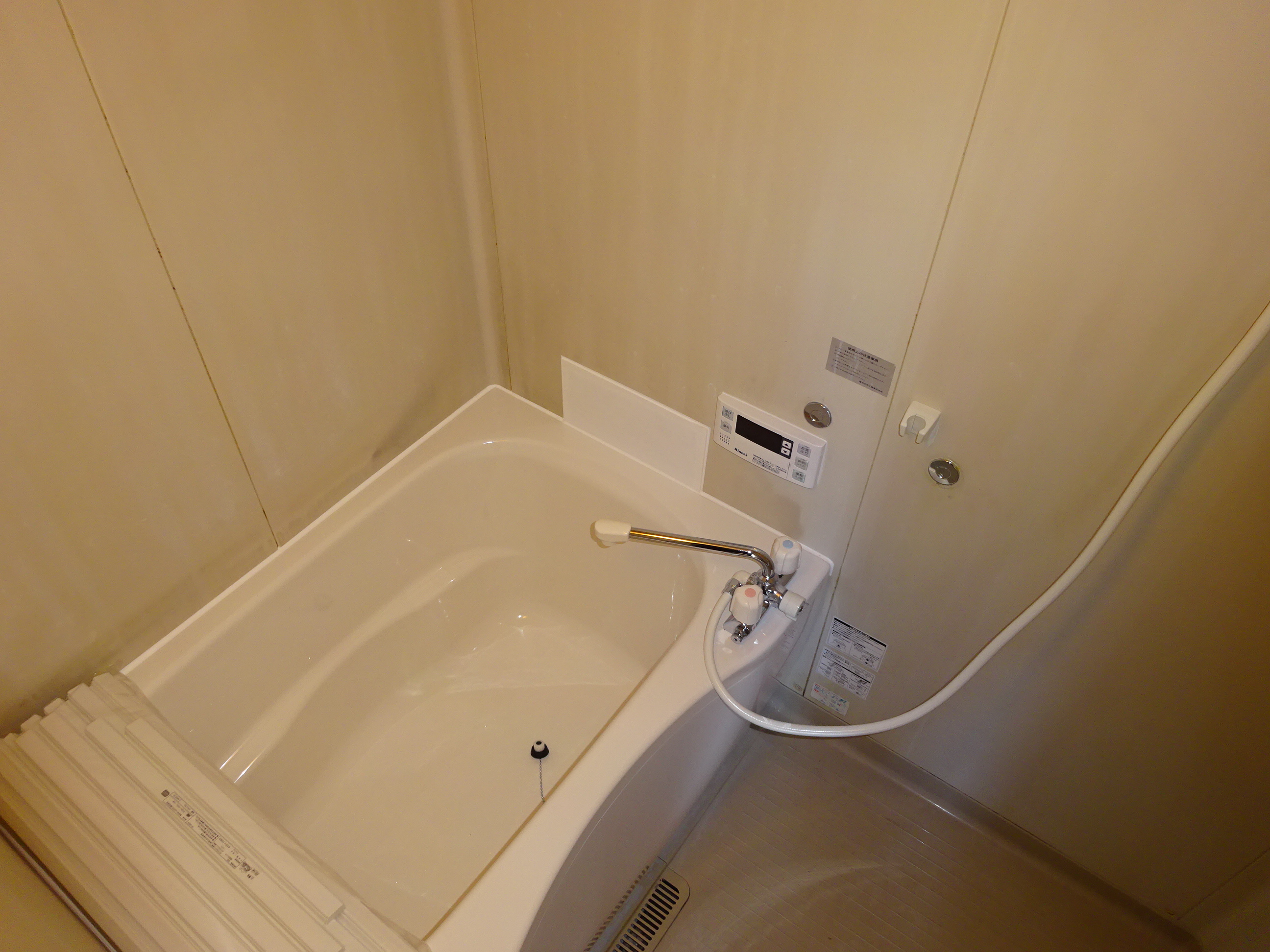 追い焚き給湯付きです