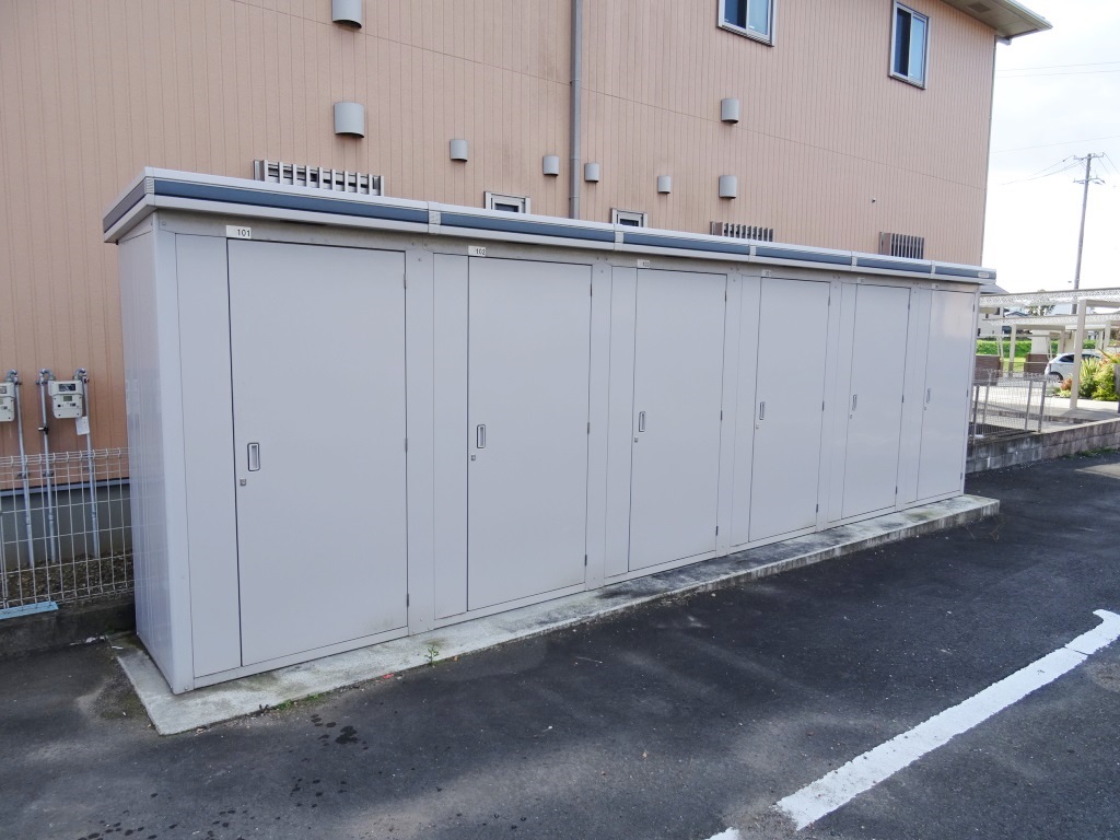 スタッドレスタイヤの収納に便利な物置