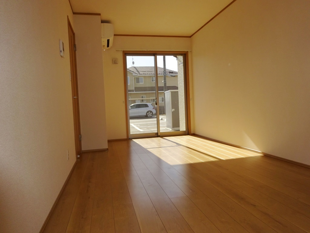 日当たり良好の室内です。 (内装)