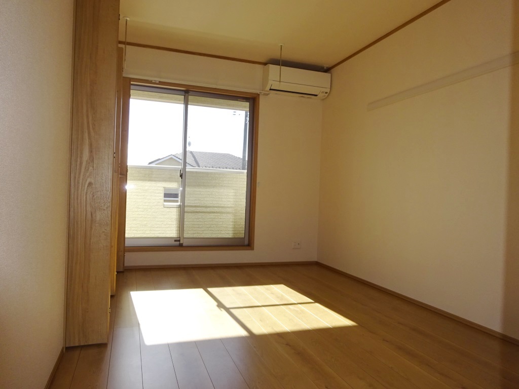 2階の洋室8.3帖 (内装)