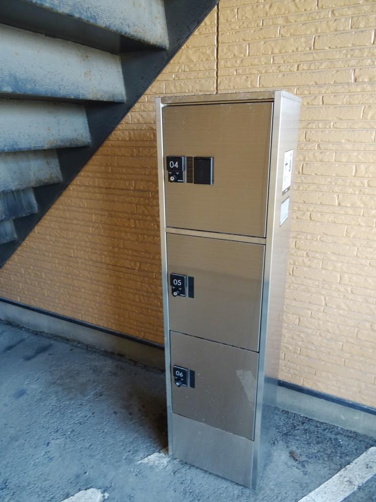 敷地内宅配ＢＯＸ設置。