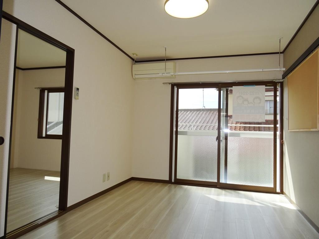 日当たり良好の洋室6.2帖 (内装)