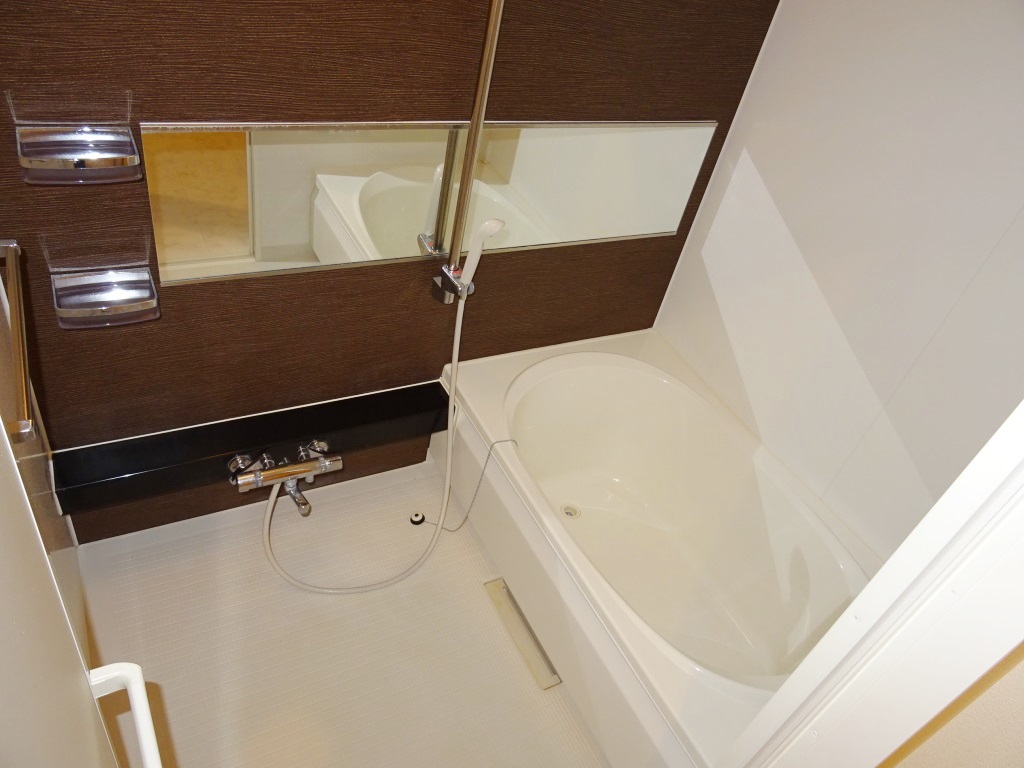 浴室乾燥暖房付きのバスルーム