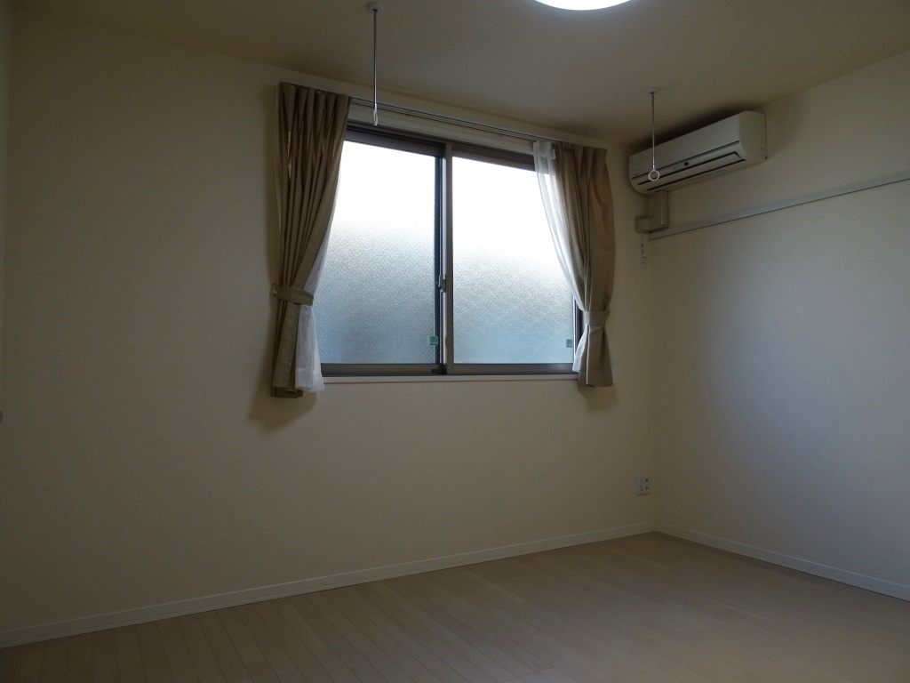 6.3帖の北側洋室 (内装)