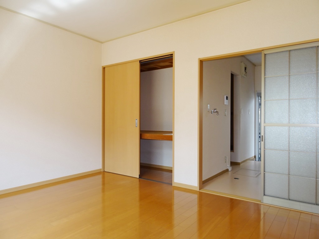 洋室8帖の収納 (内装)