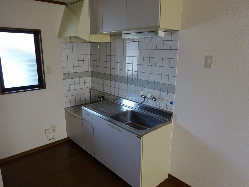 換気に最適な窓付きキッチン (キッチン)