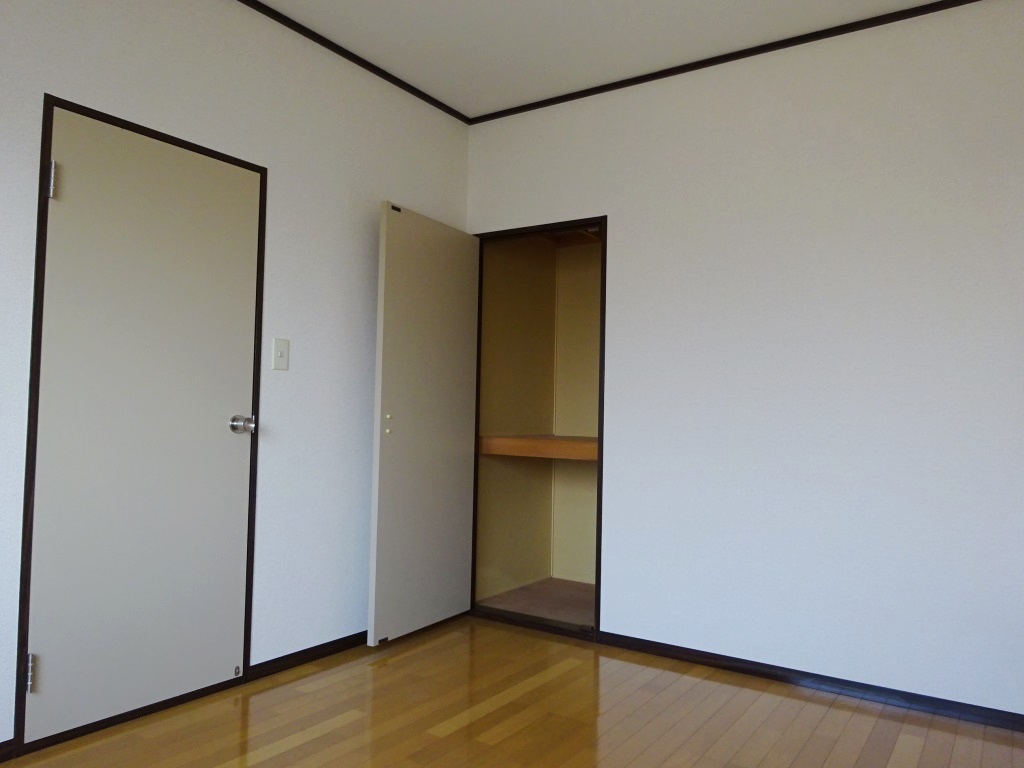 北側洋室6帖の収納