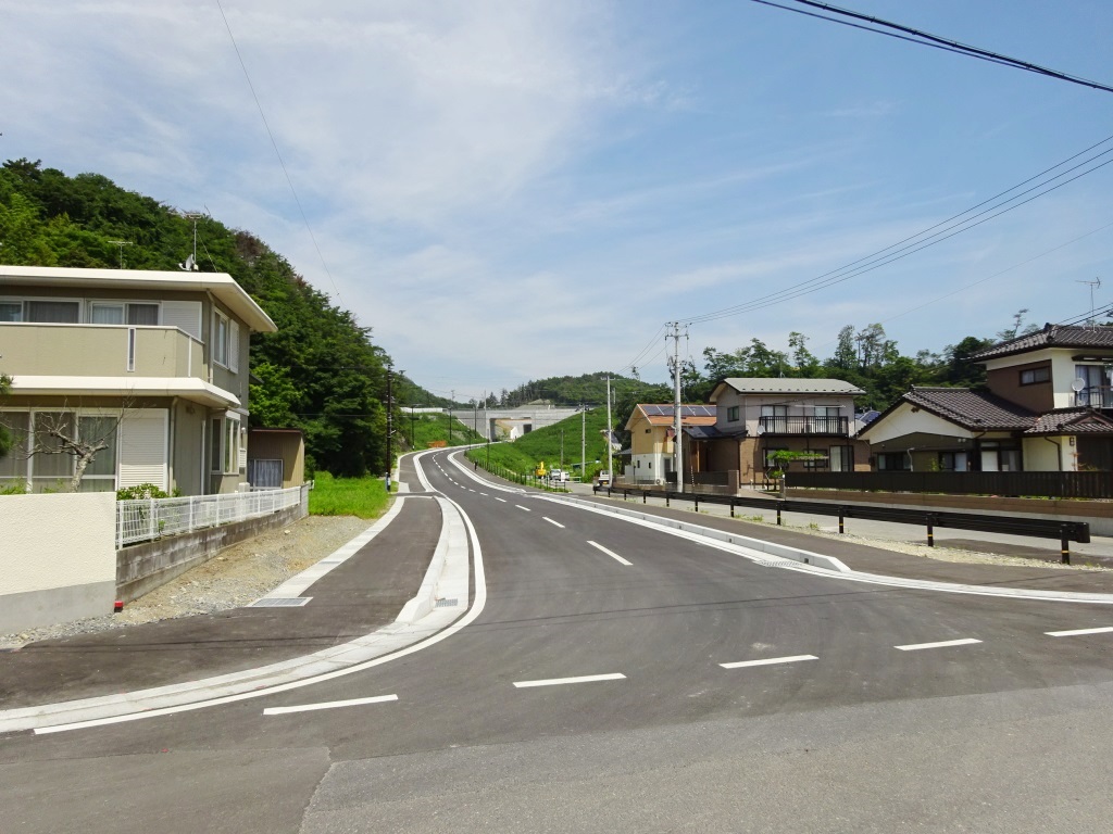 東名駅駅へ向かう新しい道路