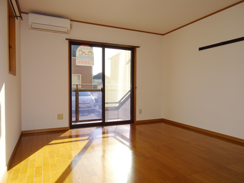 南東向き10.2帖の洋室 (内装)