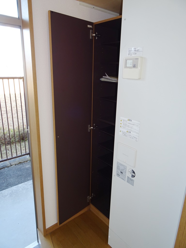 玄関のシューズボックス (玄関)