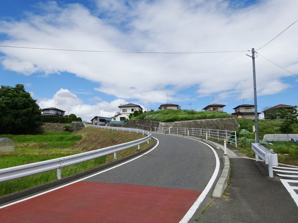 北西側の道路
