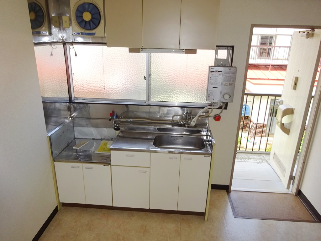 換気に最適な窓付きキッチン