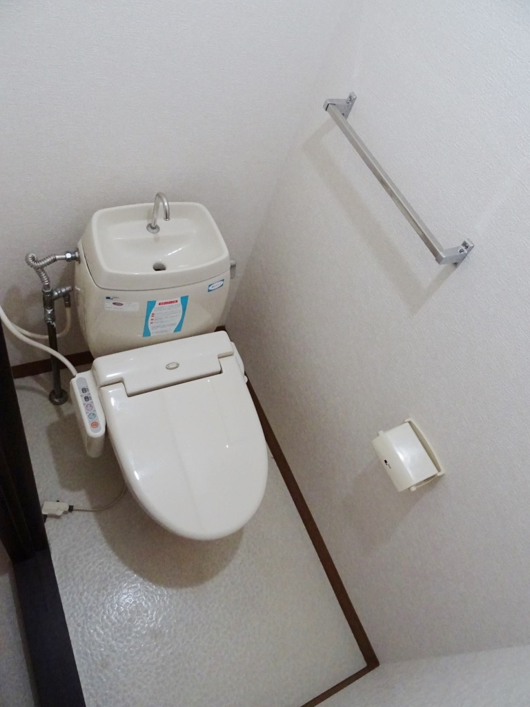 シャワー付きトイレ