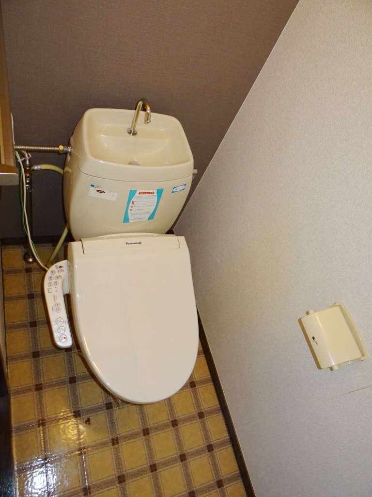 シャワー付きトイレ
