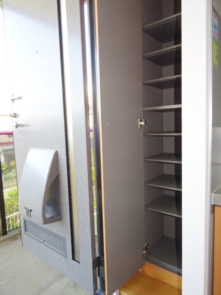 玄関前シューズボックス