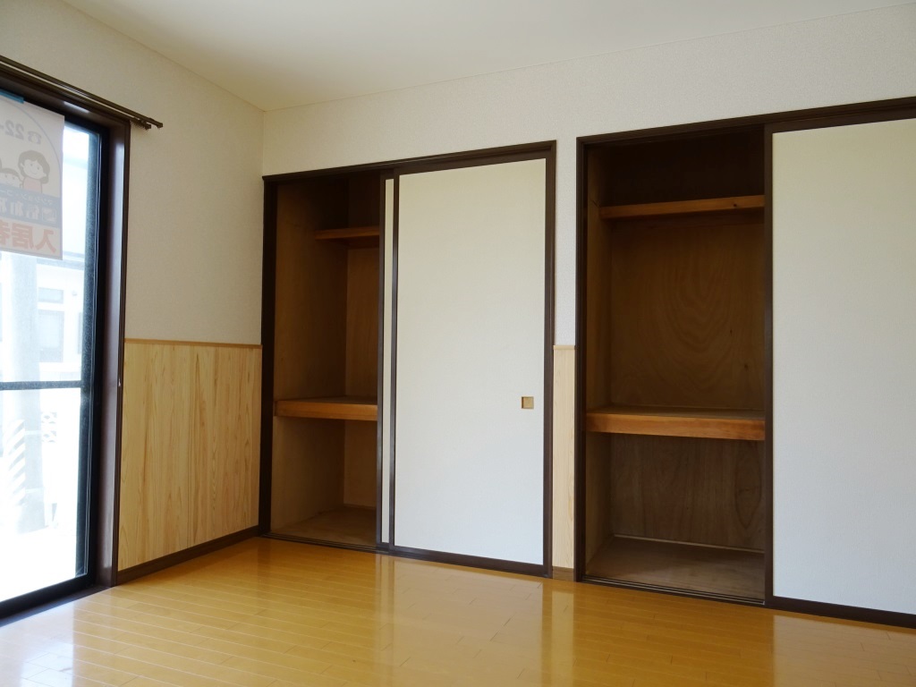 洋室の6帖の収納 (内装)